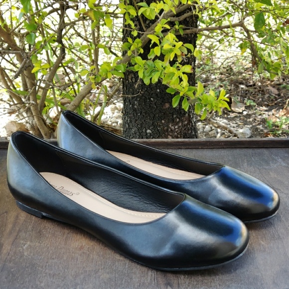 Pierre Dumas Classic Black Round Toe Ballet Flats - Picture 1 of 5